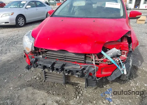 2013 Ford Focus Se z USA, uszkodzony, nr VIN 1FADP3F20DL136324